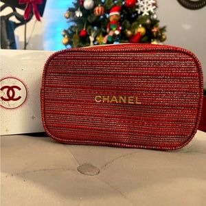 SOLD ⭐️ CHANEL 2022 HOLIDAY LIMITED EDITION RED TWEED COSMETIC BAG